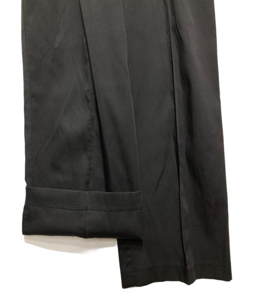 YORI（ヨリ）YORI (ヨリ) サテンセンタープレスワイドパンツ ブラック サイズ:34の古着・服飾アイテム