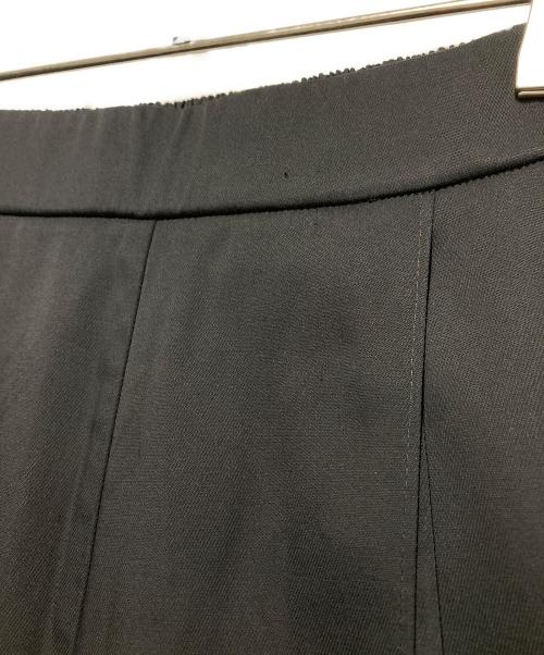 YORI（ヨリ）YORI (ヨリ) サテンセンタープレスワイドパンツ ブラック サイズ:34の古着・服飾アイテム