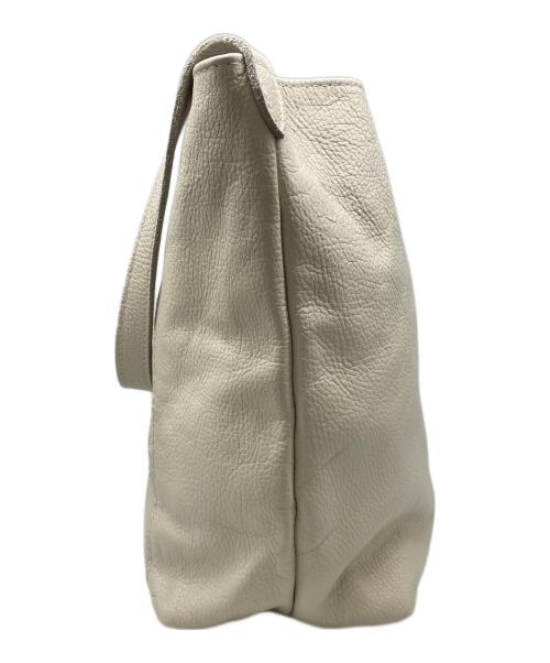 AULENTTI（オウレンティ）AULENTTI (オウレンティ) レザーワンショルダーバッグ アイボリーの古着・服飾アイテム