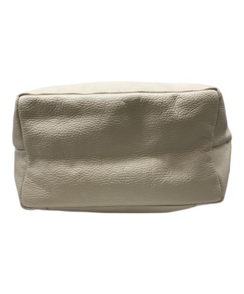 AULENTTI（オウレンティ）AULENTTI (オウレンティ) レザーワンショルダーバッグ アイボリーの古着・服飾アイテム