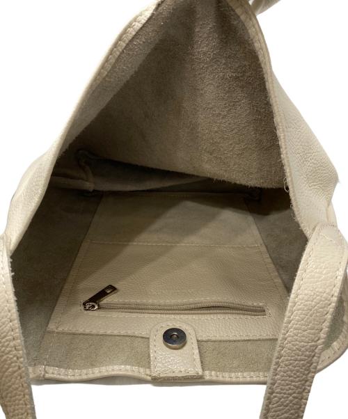 AULENTTI（オウレンティ）AULENTTI (オウレンティ) レザーワンショルダーバッグ アイボリーの古着・服飾アイテム