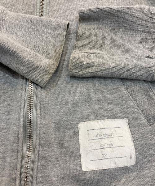 Thom Browne（トムブラウン）Thom Browne (トムブラウン) ジップパーカー　MJT022H00535068 グレー サイズ:Sの古着・服飾アイテム