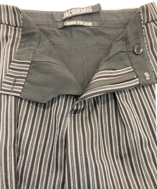 jacquemus（ジャックムス）JACQUEMUS (ジャックムス) ストライプパンツ　 L'AMOUR D'UN GITAN　65-23-0456-718 ブラック サイズ:36の古着・服飾アイテム