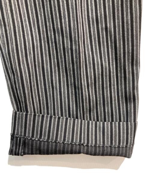 jacquemus（ジャックムス）JACQUEMUS (ジャックムス) ストライプパンツ　 L'AMOUR D'UN GITAN　65-23-0456-718 ブラック サイズ:36の古着・服飾アイテム