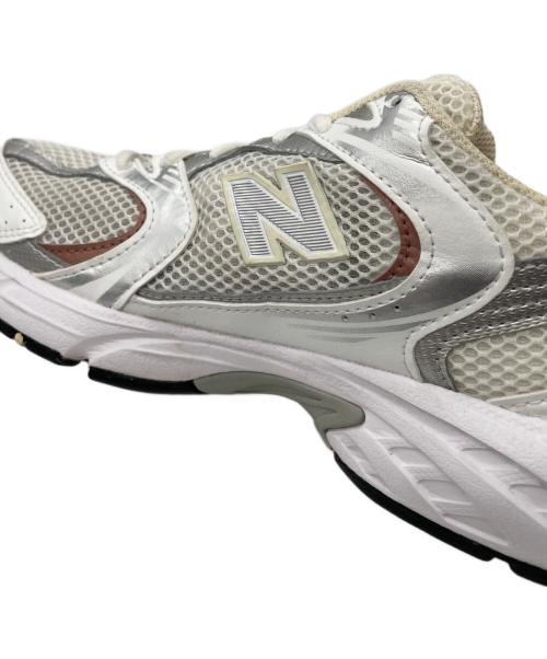 NEW BALANCE（ニューバランス）NEW BALANCE (ニューバランス) NEW BALANCE　スニーカー シルバー×ブラウン サイズ:24cmの古着・服飾アイテム