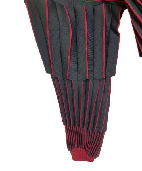 CFCL（シーエフシーエル）CFCL (シーエフシーエル) ACCORDION STAND-UP COLLAR BLOUSON ブラック×レッド サイズ:5の古着・服飾アイテム