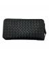 BOTTEGA VENETA（ボッテガベネタ）の古着「イントレチャート ピッコロ ジップアラウンドウォレット」｜ブラック