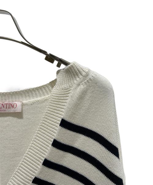 VALENTINO（ヴァレンティノ）VALENTINO (ヴァレンティノ) ボーダーVネックニット 1B3KC37C7E0 ホワイト×ブラック サイズ:Sの古着・服飾アイテム