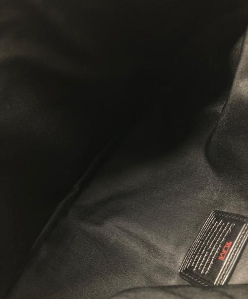 TUMI（トゥミ）TUMI (トゥミ) Alpha Ballistic Travel Flap Zip Crossbody アルファ・バリスティック・トラベル・フラップ・ジップ・クロスボディ ブラック サイズ:サイズ詳細参照の古着・服飾アイテム