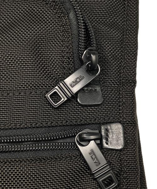 TUMI（トゥミ）TUMI (トゥミ) Alpha Ballistic Travel Flap Zip Crossbody アルファ・バリスティック・トラベル・フラップ・ジップ・クロスボディ ブラック サイズ:サイズ詳細参照の古着・服飾アイテム