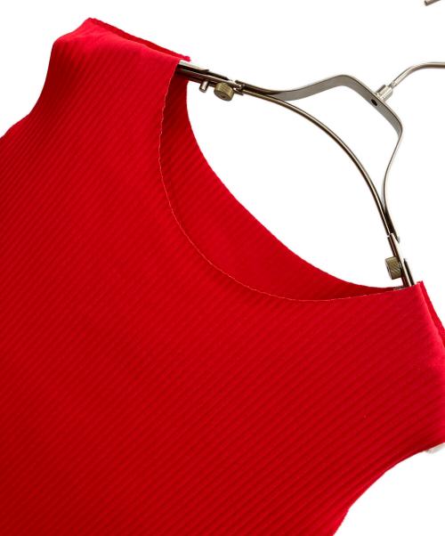 me ISSEY MIYAKE（ミーイッセイ ミヤケ）me ISSEY MIYAKE (ミーイッセイ ミヤケ) ノースリーブプリーツワンピース レッド サイズ:Freeの古着・服飾アイテム