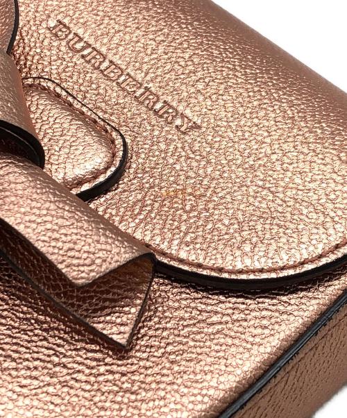 BURBERRY（バーバリー）BURBERRY (バーバリー) メタリックレザーミニショルダーバッグ ピンク サイズ:下記参照の古着・服飾アイテム