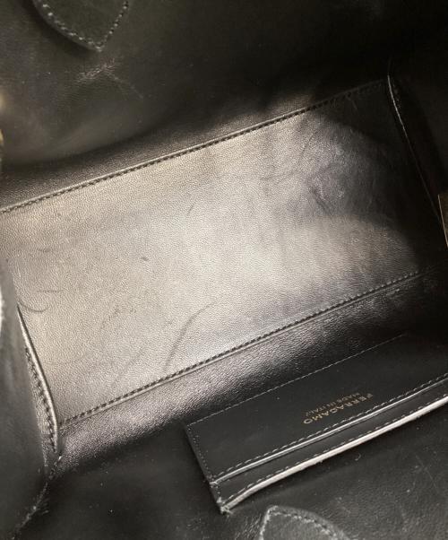 Salvatore Ferragamo（サルヴァトーレ フェラガモ）Salvatore Ferragamo (サルヴァトーレ フェラガモ) HUG ミニ 2WAYショルダーバッグ ブラックの古着・服飾アイテム