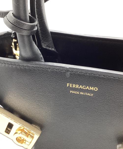 Salvatore Ferragamo（サルヴァトーレ フェラガモ）Salvatore Ferragamo (サルヴァトーレ フェラガモ) HUG ミニ 2WAYショルダーバッグ ブラックの古着・服飾アイテム