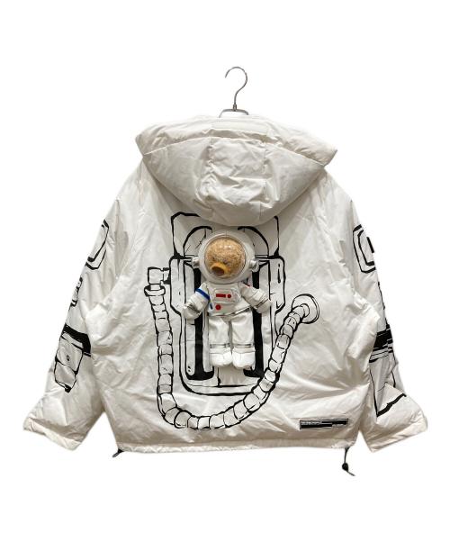 13DE MARZO（トレセ デ マルソ）13DE MARZO (トレセ デ マルソ) NASA Astronaut Teddy Bear Painted Down Jacket ホワイト サイズ:SIZE Lの古着・服飾アイテム