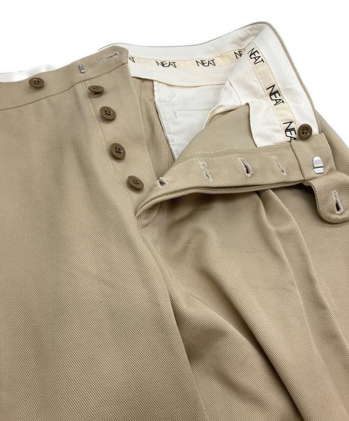 NEAT（ニート）NEAT (ニート) バックストラップタックパンツ ベージュ サイズ:Lの古着・服飾アイテム
