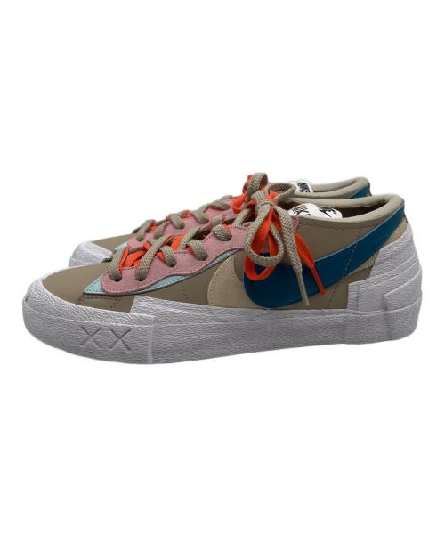 NIKE（ナイキ）NIKE (ナイキ) sacai (サカイ) BLAZER LOW KAWS ベージュ サイズ:SIZE 27.5cm 未使用品の古着・服飾アイテム