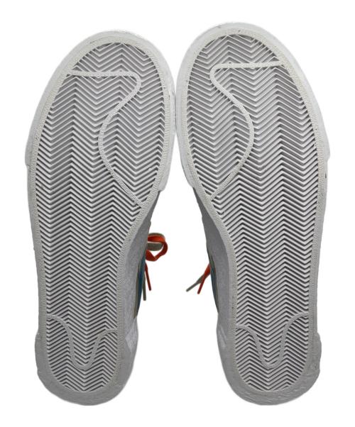 NIKE（ナイキ）NIKE (ナイキ) sacai (サカイ) BLAZER LOW KAWS ベージュ サイズ:SIZE 27.5cm 未使用品の古着・服飾アイテム