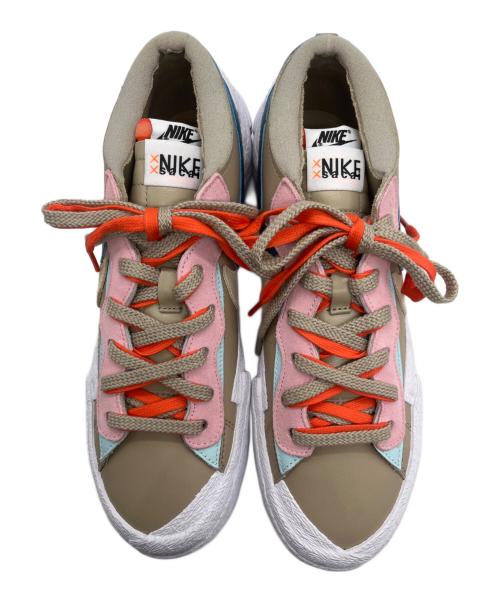 NIKE（ナイキ）NIKE (ナイキ) sacai (サカイ) BLAZER LOW KAWS ベージュ サイズ:SIZE 27.5cm 未使用品の古着・服飾アイテム