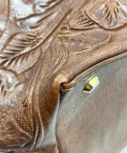 Carving Tribes（カービングトライブス）CARVING TRIBES (カービングトライブス) Vanessaショルダーバッグ ブラウンの古着・服飾アイテム