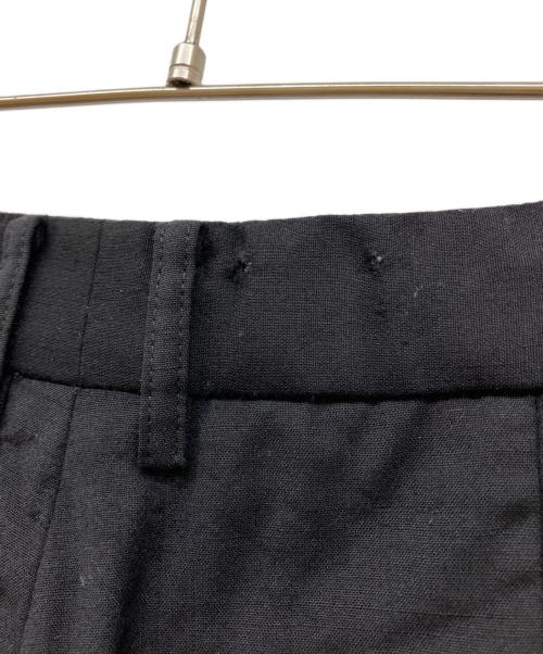 UNIVERSAL PRODUCTS.（ユニバーサルプロダクツ）UNIVERSAL PRODUCTS. (ユニバーサルプロダクツ) 2TUCK SUMMER WOOL EASY SHORTS ブラック サイズ:SIZE 2の古着・服飾アイテム