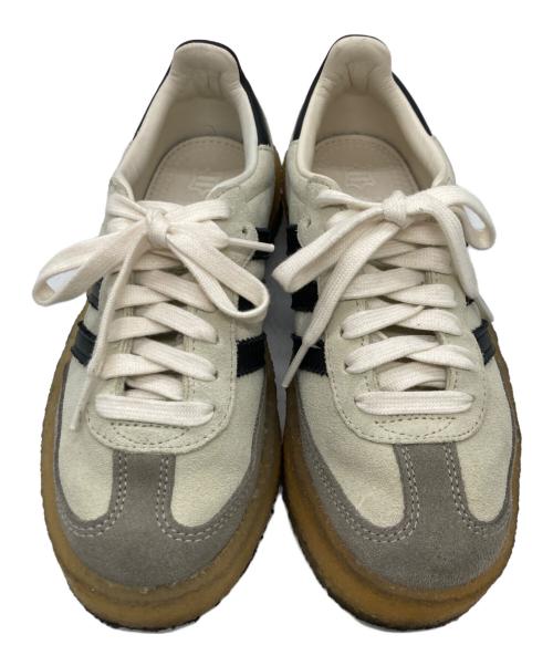 KITH RONNIE FIEG（キスロニーフィグ）KITH Ronnie Fieg (キスロニーフィグ) CLARKS (クラークス) adidas (アディダス) スニーカー アイボリー サイズ:SIZE 22cmの古着・服飾アイテム