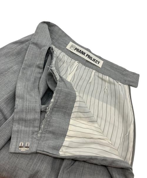 PRANK PROJECT（プランクプロジェクト）PRANK PROJECT (プランクプロジェクト) Moon Slit Asymmetry Tack Pants グレー サイズ:36の古着・服飾アイテム
