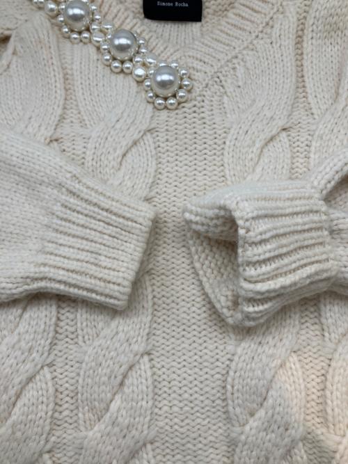 Simone Rocha（シモーネ ロシャ）Simone Rocha (シモーネ ロシャ) パール装飾ケーブルニット アイボリー サイズ:XSの古着・服飾アイテム