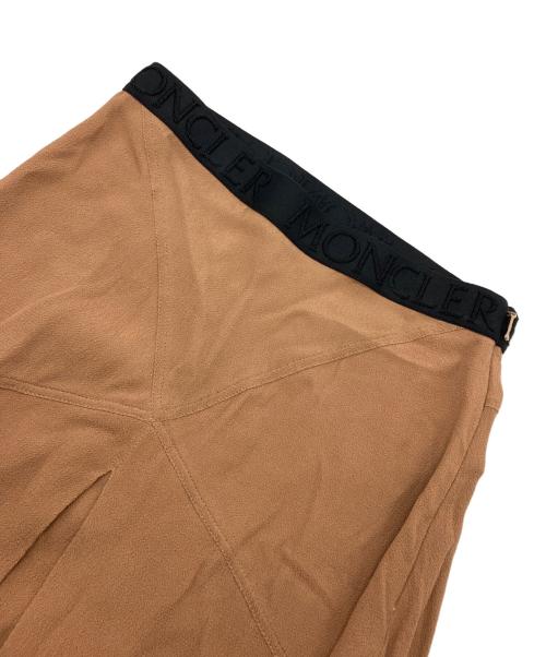 MONCLER（モンクレール）MONCLER (モンクレール) Inverted-pleat A-line Skirt ブラウン サイズ:40の古着・服飾アイテム