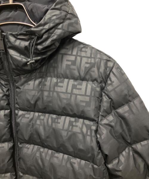 FENDI（フェンディ）FENDI (フェンディ) ズッカ柄リバーシブルダウンジャケット ブラック サイズ:38の古着・服飾アイテム