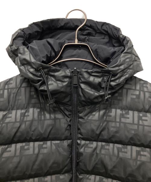 FENDI（フェンディ）FENDI (フェンディ) ズッカ柄リバーシブルダウンジャケット ブラック サイズ:38の古着・服飾アイテム