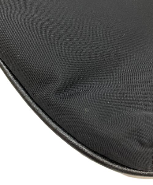 EMPORIO ARMANI（エンポリオ アルマーニ）EMPORIO ARMANI (エンポリオ アルマーニ) ショルダーバッグ ブラックの古着・服飾アイテム