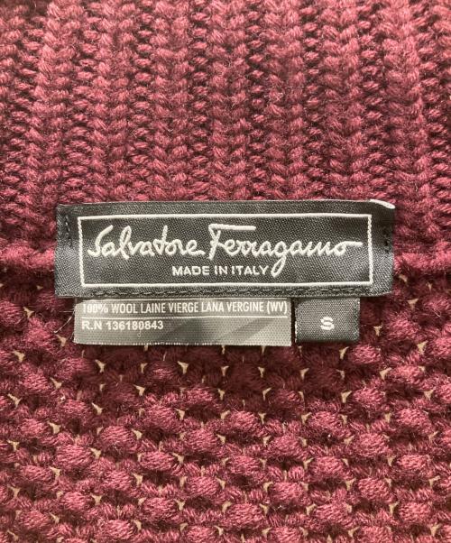 Salvatore Ferragamo（サルヴァトーレ フェラガモ）Salvatore Ferragamo (サルヴァトーレ フェラガモ) マント ニットポンチョコート ボルドー サイズ:Sの古着・服飾アイテム