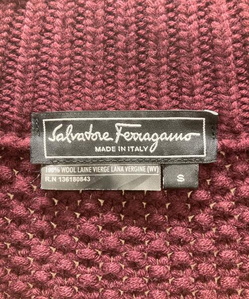 Salvatore Ferragamo（サルヴァトーレ フェラガモ）Salvatore Ferragamo (サルヴァトーレ フェラガモ) マント ニットポンチョコート ボルドー サイズ:Sの古着・服飾アイテム
