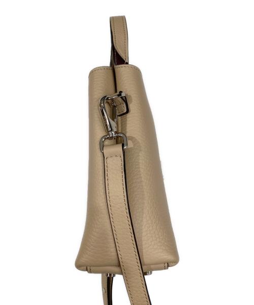 TOD'S（トッズ）TOD'S (トッズ) MICRO BAG 2WAY CREAM ロゴ Tチャーム ベージュの古着・服飾アイテム