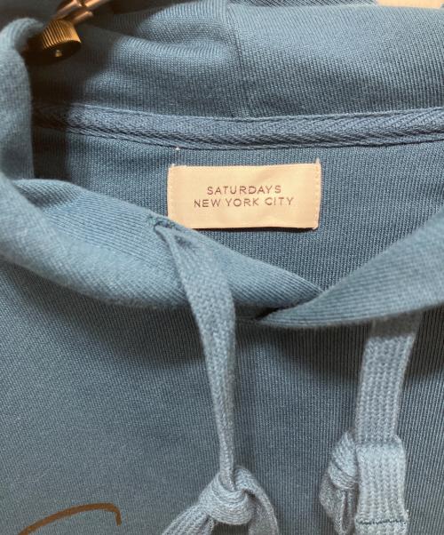 FRAGMENT DESIGN（フラグメントデザイン）FRAGMENT DESIGN (フラグメントデザイン) Saturdays NYC (サタデーズ ニューヨークシティ) プルオーバーパーカー ブルー サイズ:Sの古着・服飾アイテム
