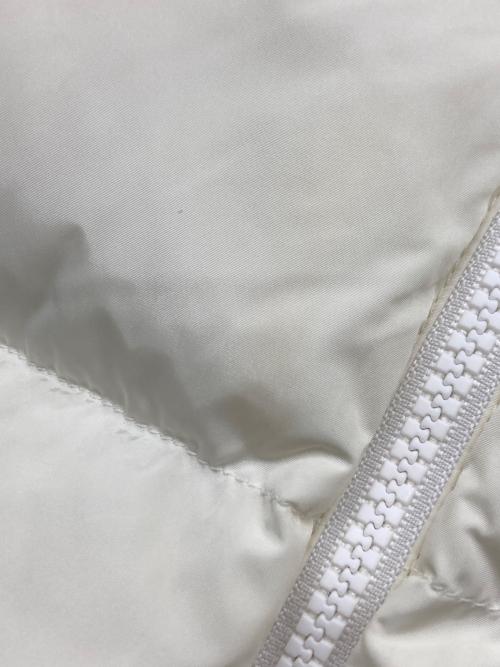 CANADA GOOSE（カナダグース）CANADA GOOSE (カナダグース) HyBridge Wide Quilt Knit Hoody アイボリー サイズ:SIZE Lの古着・服飾アイテム