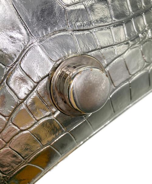 KENZO（ケンゾー）KENZO (ケンゾー) アイモチーフ型押しショルダーバッグ シルバーの古着・服飾アイテム