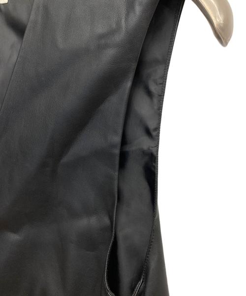 RAY BEAMS（レイ ビームス）RAY BEAMS (レイ ビームス) フェイクレザースリットベスト ブラック サイズ:FREE 未使用品の古着・服飾アイテム