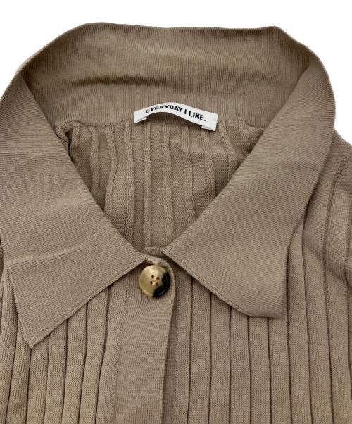 EVERYDAY I LIKE.（エヴリデイ アイ ライク）EVERYDAY I LIKE. (エヴリデイ アイ ライク) ICE Poloshirt ニットカーディガン ベージュ サイズ:freeの古着・服飾アイテム