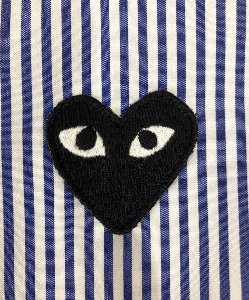PLAY COMME des GARCONS（プレイコムデギャルソン）PLAY COMME des GARCONS (プレイコムデギャルソン) STRIPED L/S SHIRT BLACK HEART ブルー サイズ:Sの古着・服飾アイテム