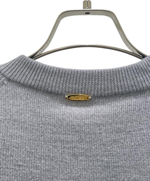 MUSE de Deuxieme Classe（ミューズ ドゥーズィエム クラス）MUSE de Deuxieme Classe (ミューズ ドゥーズィエム クラス) WISH クルーネックカーディガン グレー サイズ:Free 未使用品の古着・服飾アイテム