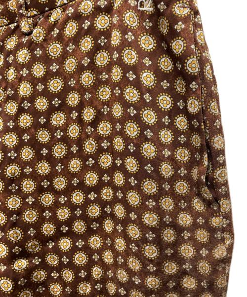 45R（フォーティファイブ・アール）45R (フォーティファイブ・アール) レーヨンサテンの小紋プリントイージーストローパンツ ブラウン サイズ:2の古着・服飾アイテム