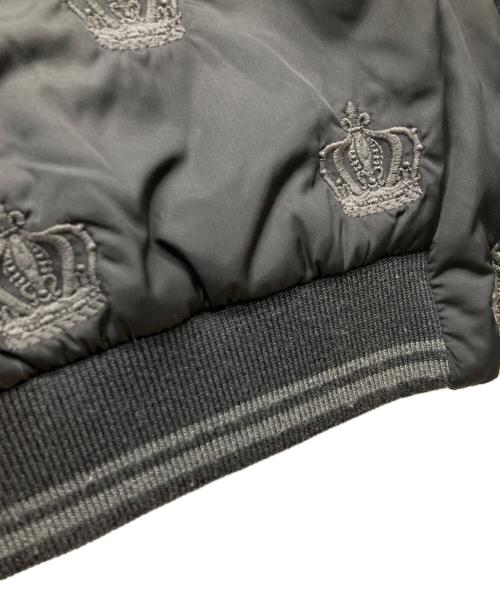 DOLCE & GABBANA（ドルチェ＆ガッバーナ）DOLCE & GABBANA (ドルチェ＆ガッバーナ) 王冠刺繍中綿ブルゾン チャコールグレー サイズ:SIZE 44の古着・服飾アイテム