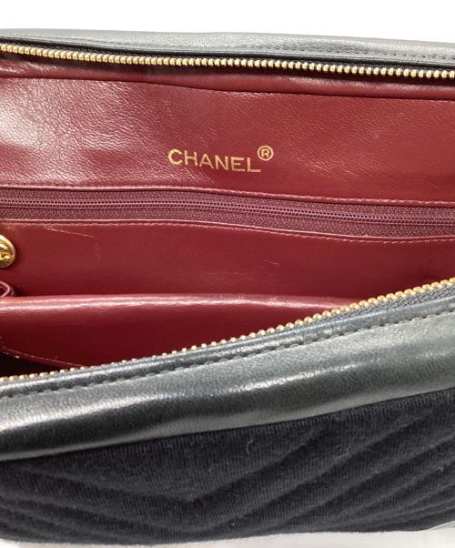 CHANEL（シャネル）CHANEL (シャネル) シェブロン Vステッチ 2WAYバッグ ブラックの古着・服飾アイテム