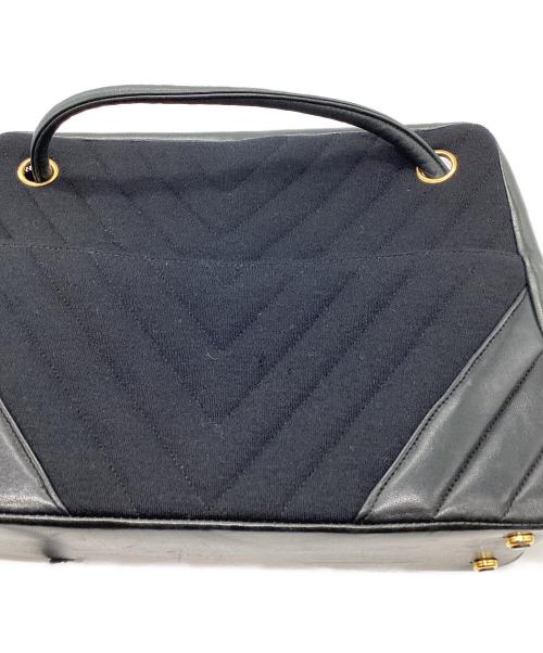 CHANEL（シャネル）CHANEL (シャネル) シェブロン Vステッチ 2WAYバッグ ブラックの古着・服飾アイテム