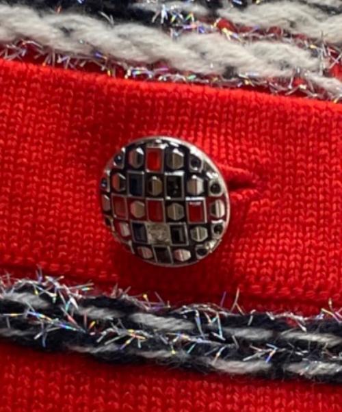 CHANEL（シャネル）CHANEL (シャネル) P64 カシミヤボーダーニットジャケット　P64262K60201：2020年モデル レッド サイズ:38の古着・服飾アイテム