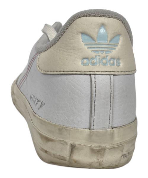 adidas（アディダス）adidas (アディダス) スニーカー ホワイト サイズ:26.5の古着・服飾アイテム