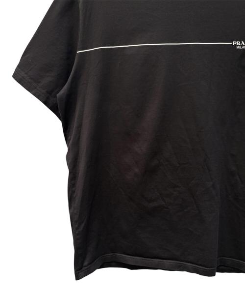 PRADA（プラダ）PRADA (プラダ) ロゴプリントTシャツ ブラック サイズ:Mの古着・服飾アイテム