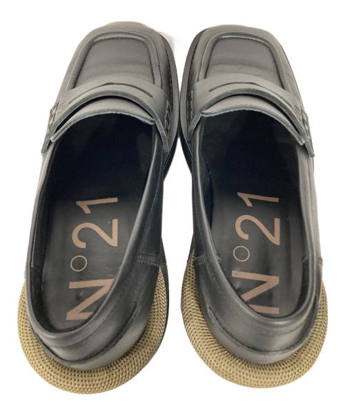 N°21（ヌメロヴェントゥーノ）N°21 (ヌメロヴェントゥーノ) ローファー ブラック サイズ:38の古着・服飾アイテム